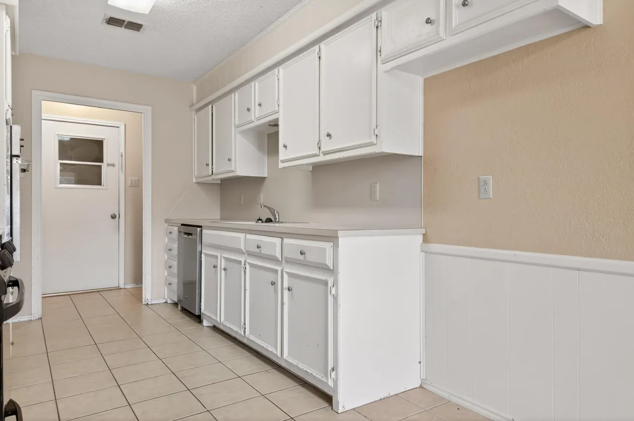 Photo 14 — 508 N Gardner Avenue, Lubbock, TX 79416