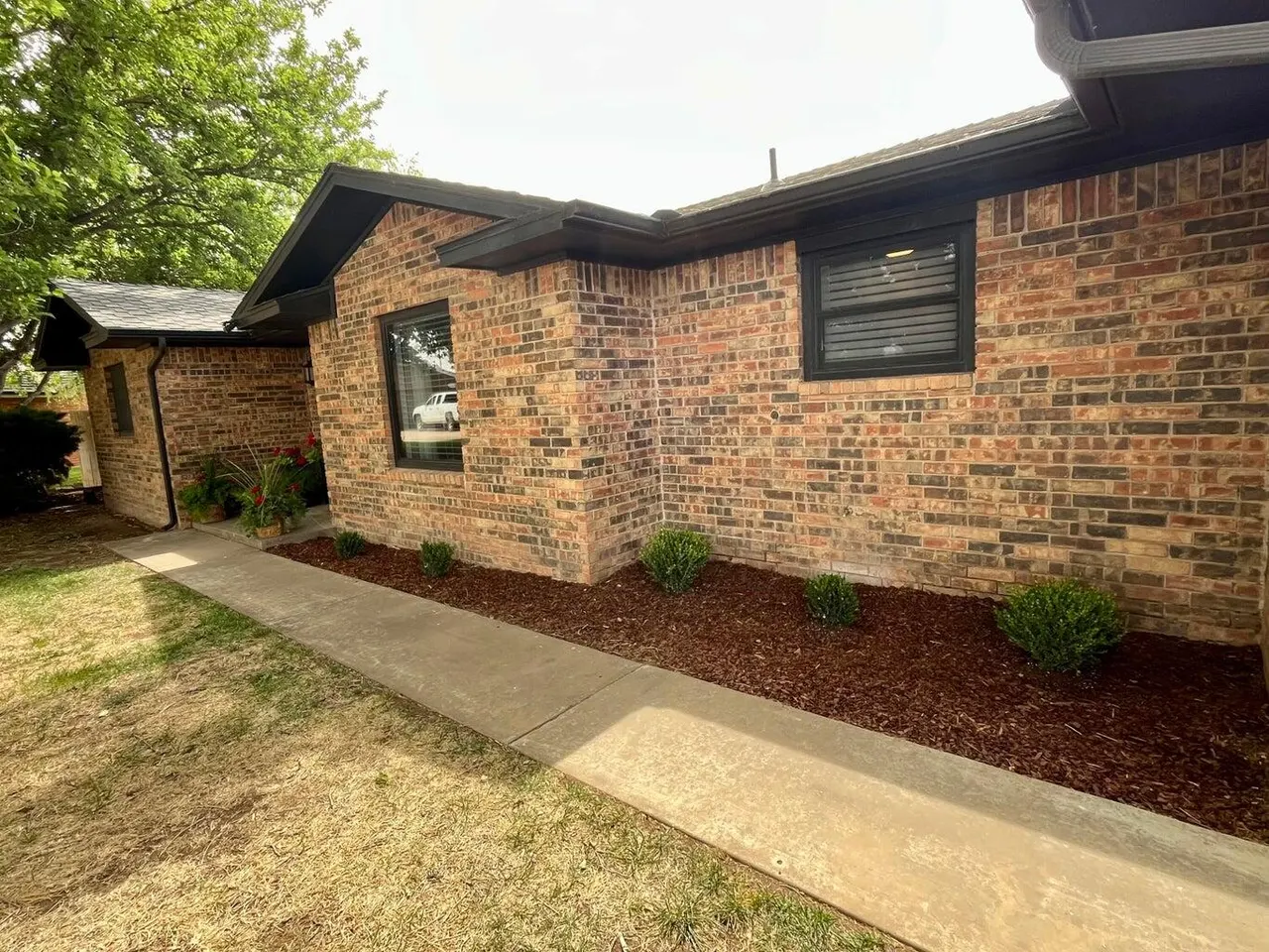 Photo 2 — 206 S Garland Street, Plainview, TX 79072