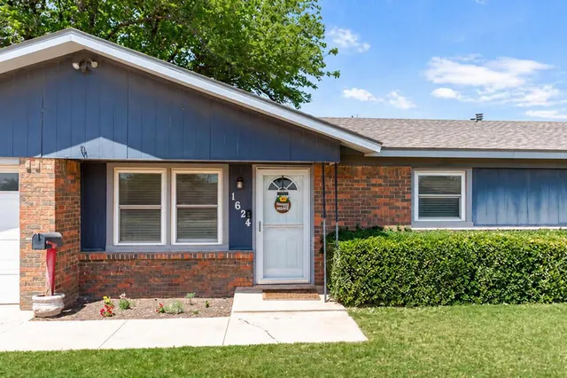 Photo 3 — 1624 70th Street, Lubbock, TX 79412