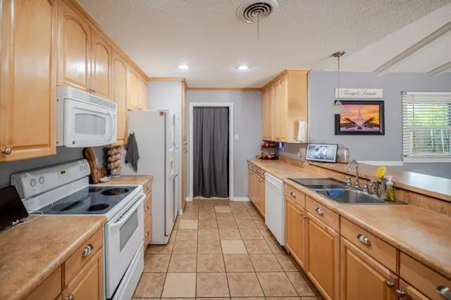 Photo 5 — 1624 70th Street, Lubbock, TX 79412