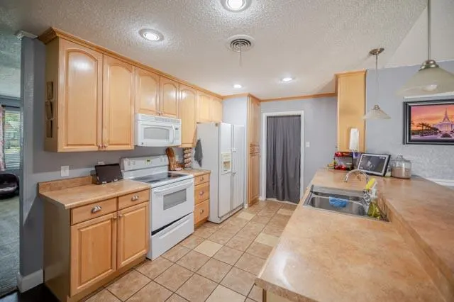 Photo 6 — 1624 70th Street, Lubbock, TX 79412