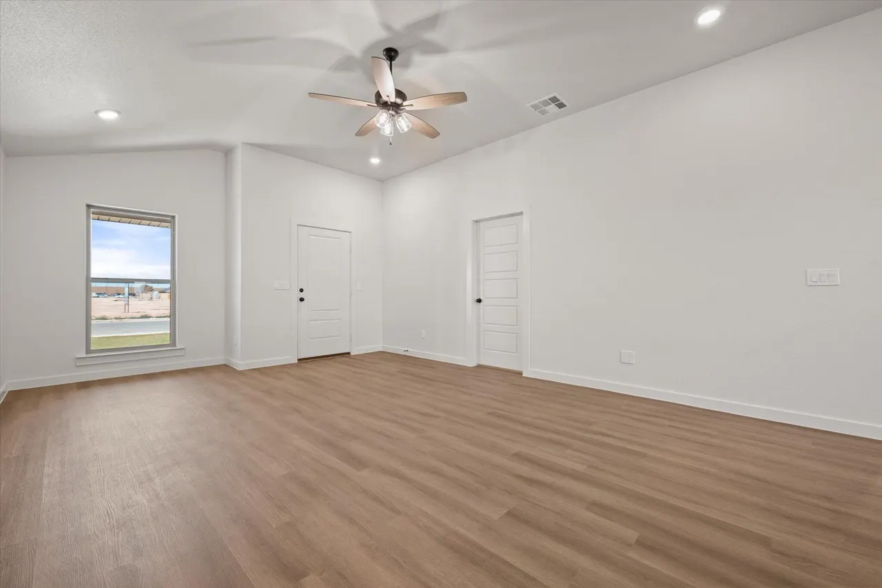 Photo 7 — 7111 14th Street, Lubbock, TX 79416