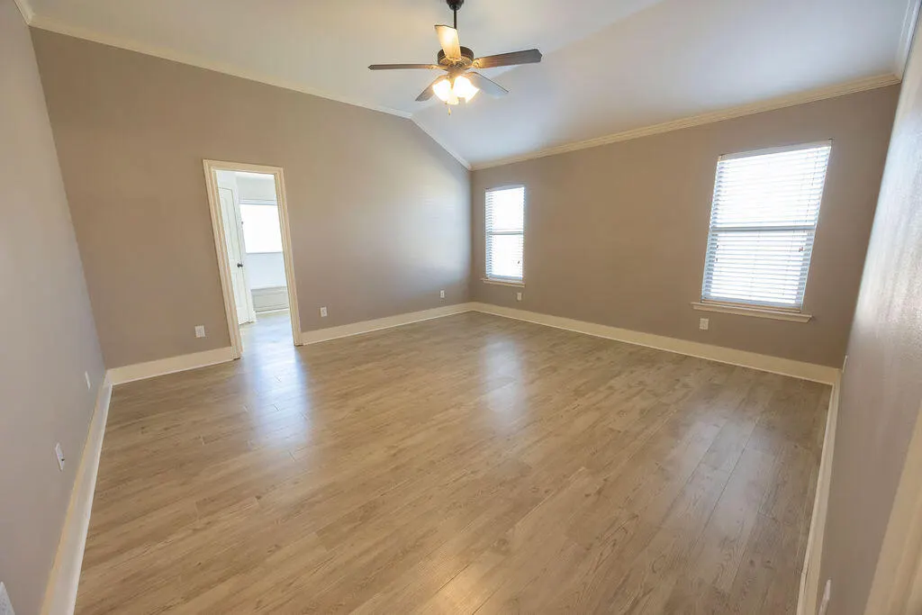 Photo 12 — 11203 Akron Avenue, Lubbock, TX 79423