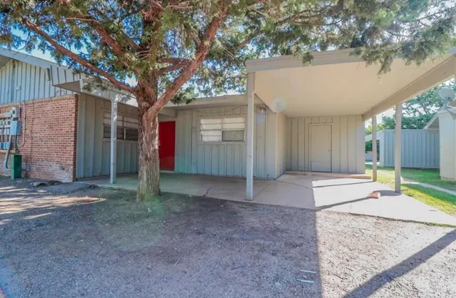 Photo 8 — 1710 Elkhart Avenue, Lubbock, TX 79416