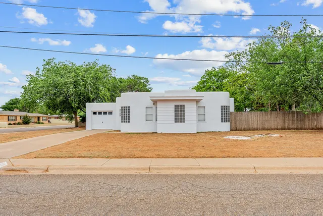 Front exterior — 2300 N 2nd Street, Tahoka, TX 79373