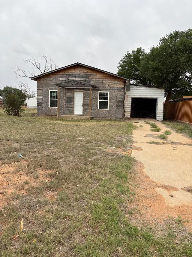 Front exterior — 1004 E Harris Street, Brownfield, TX 79316