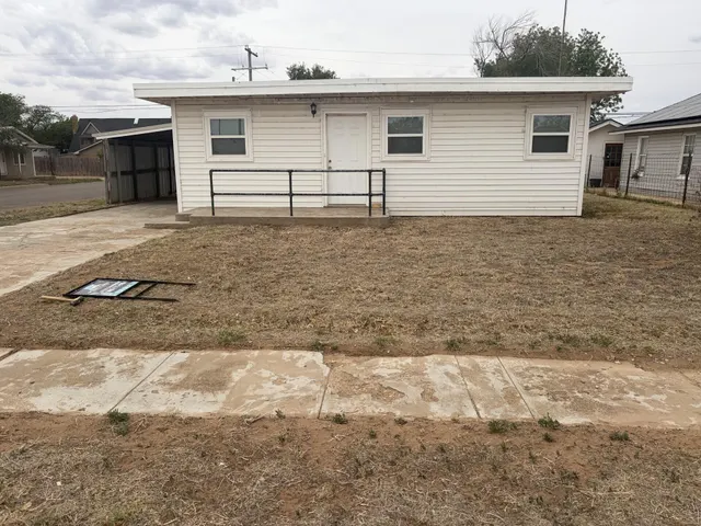 Photo 2 — 501 Avenue D, Abernathy, TX 79311