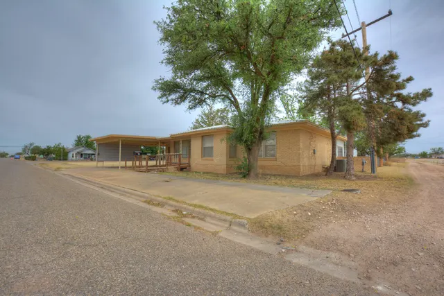 Photo 2 — 905 10th Street, Ralls, TX 79357
