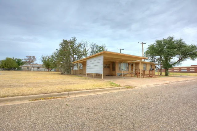 Photo 3 — 905 10th Street, Ralls, TX 79357