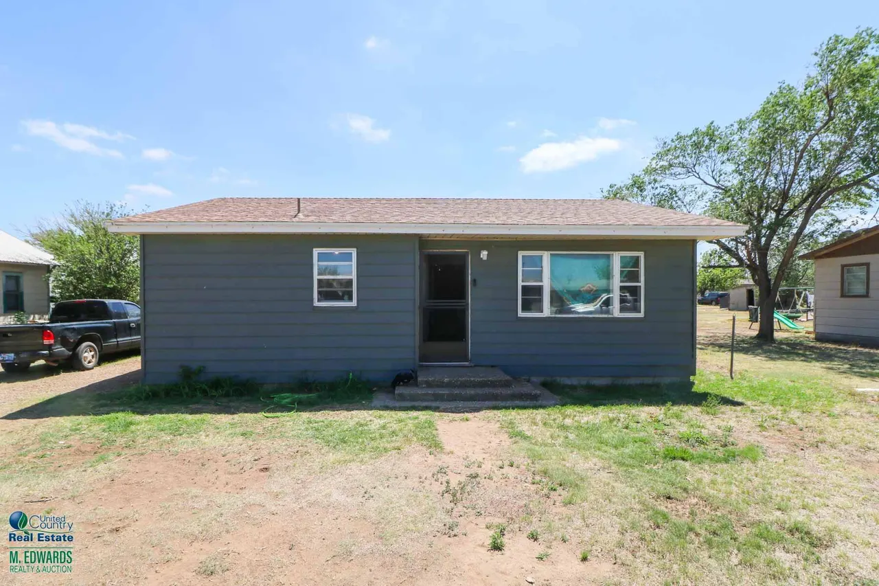 Front exterior — 709 W Ross Street, Floydada, TX 79235