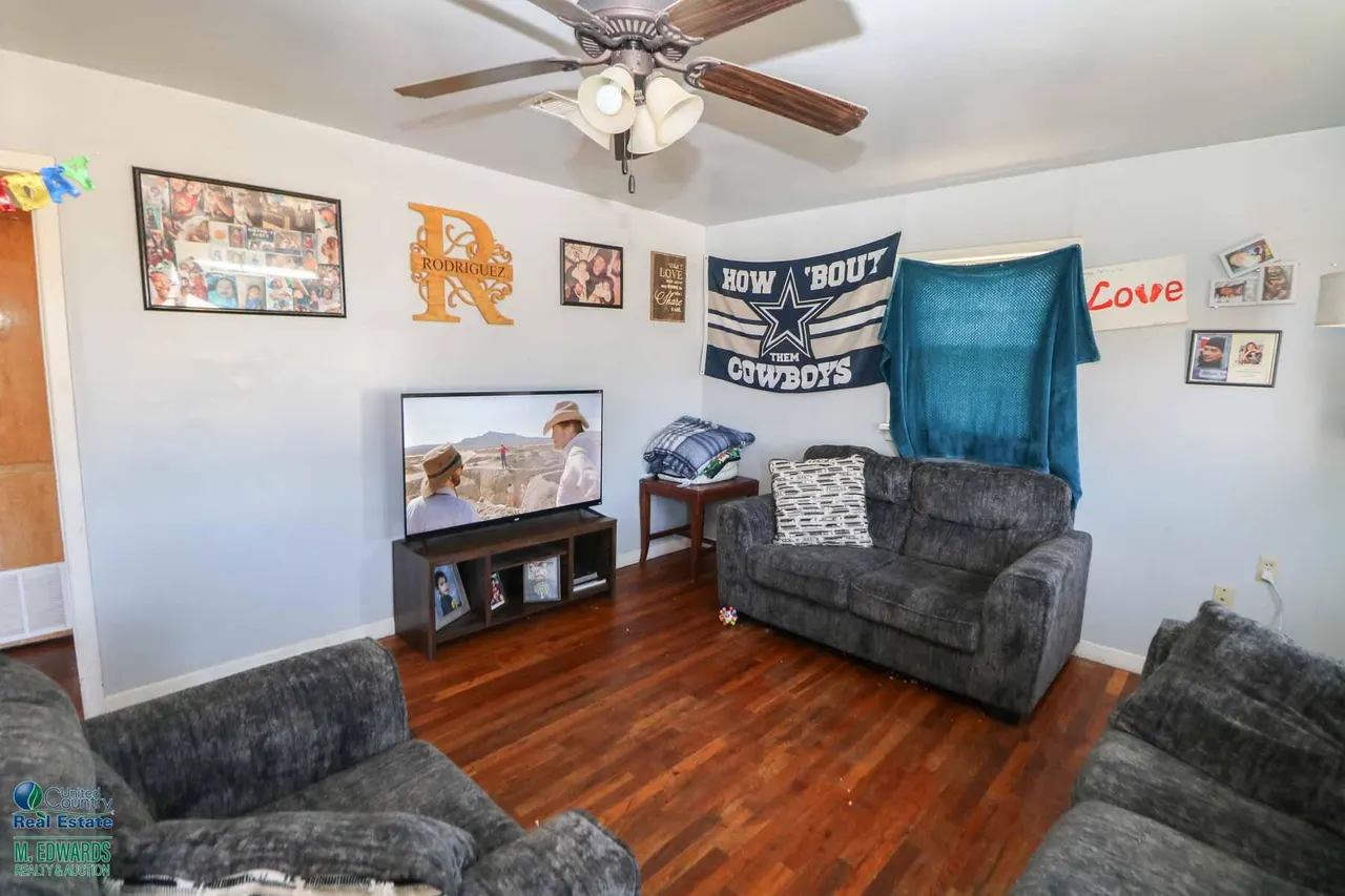 Photo 3 — 709 W Ross Street, Floydada, TX 79235