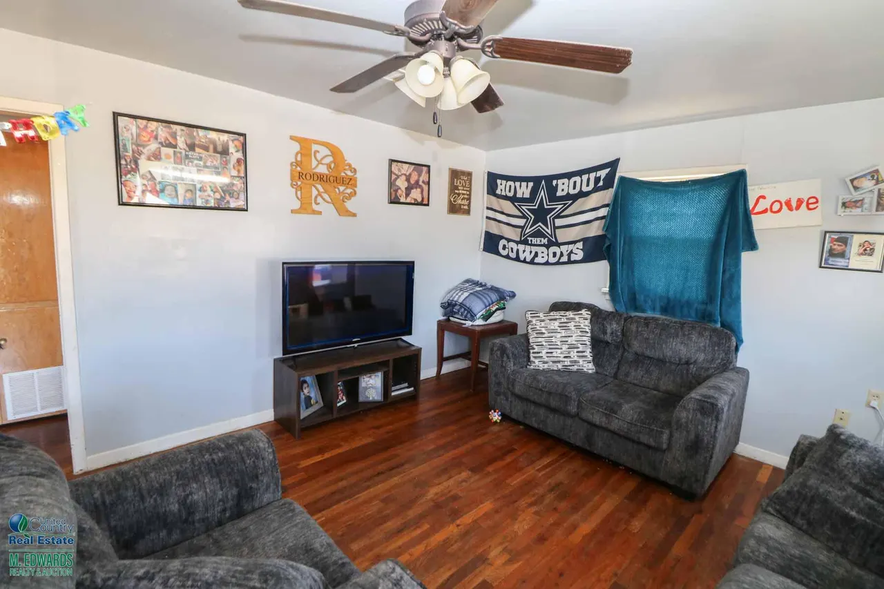 Photo 4 — 709 W Ross Street, Floydada, TX 79235