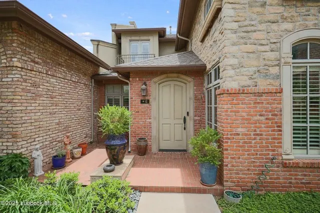 Front exterior — 4501 19th Street 6, Lubbock, TX 79407