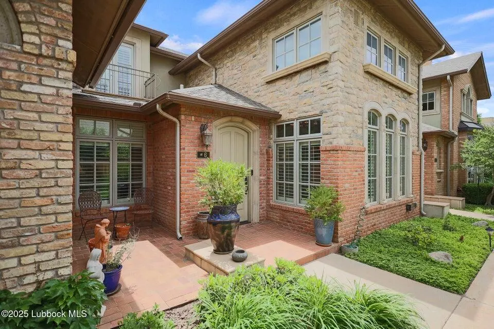Photo 2 — 4501 19th Street 6, Lubbock, TX 79407