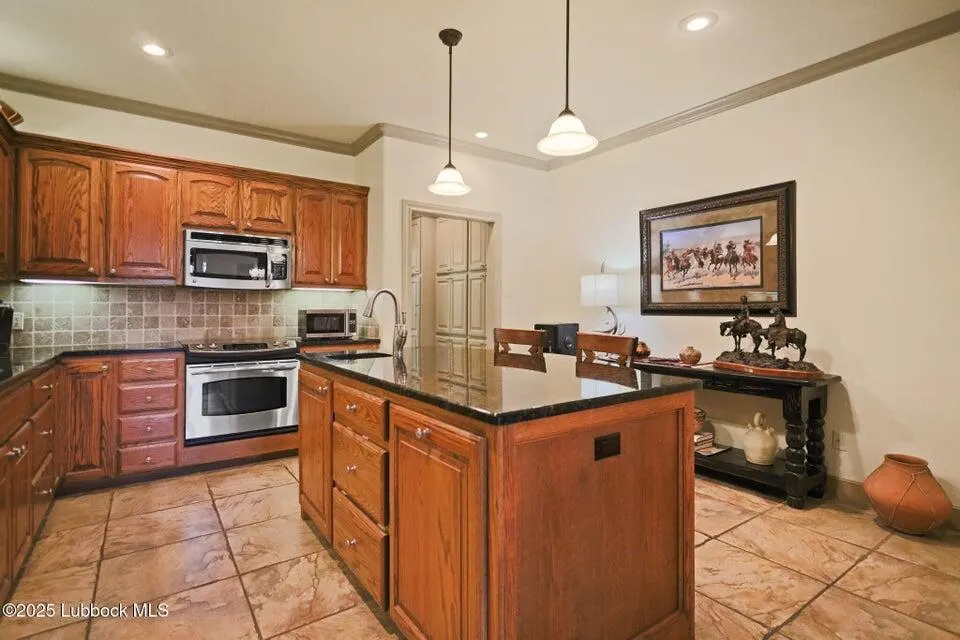 Photo 14 — 4501 19th Street 6, Lubbock, TX 79407