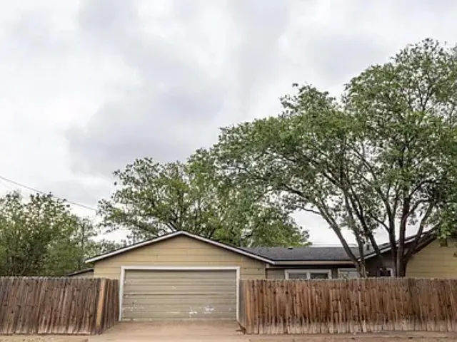 Photo 2 — 1320 43rd Street, Lubbock, TX 79412