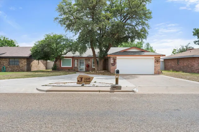 Photo 3 — 1108 S Howell Street, Brownfield, TX 79316