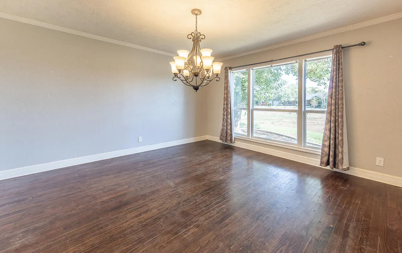 Photo 8 — 304 Cactus Drive, Levelland, TX 79336