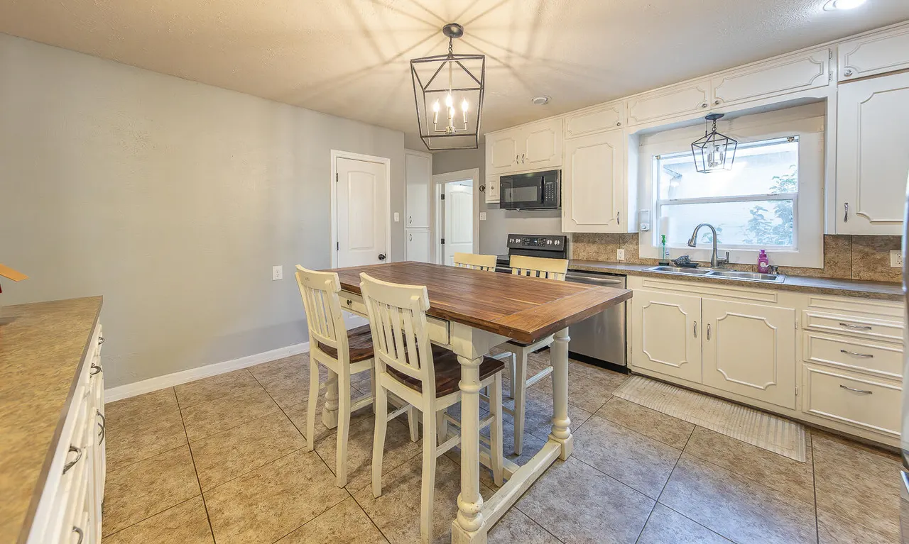 Photo 7 — 304 Cactus Drive, Levelland, TX 79336