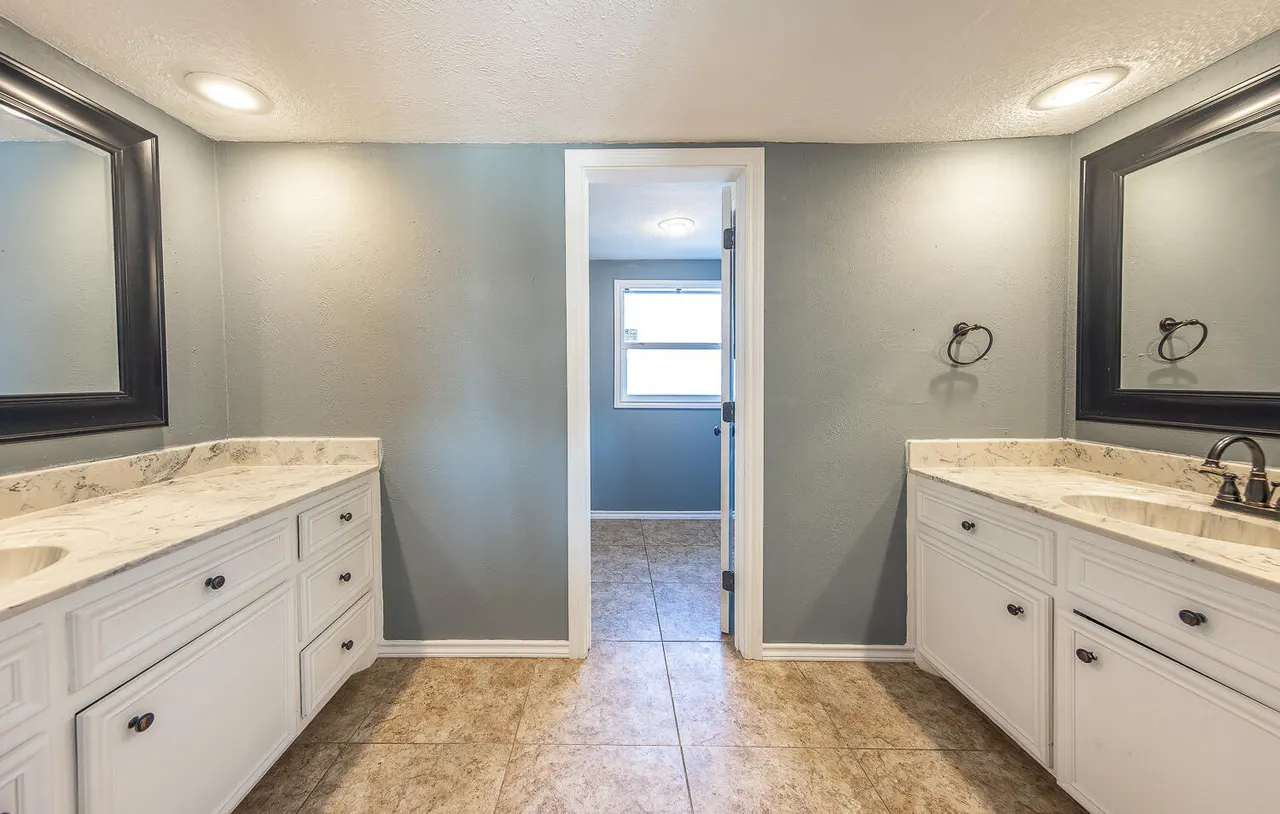 Photo 18 — 304 Cactus Drive, Levelland, TX 79336