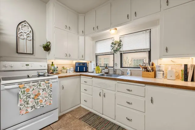 Photo 3 — 2420 25th Street, Lubbock, TX 79411