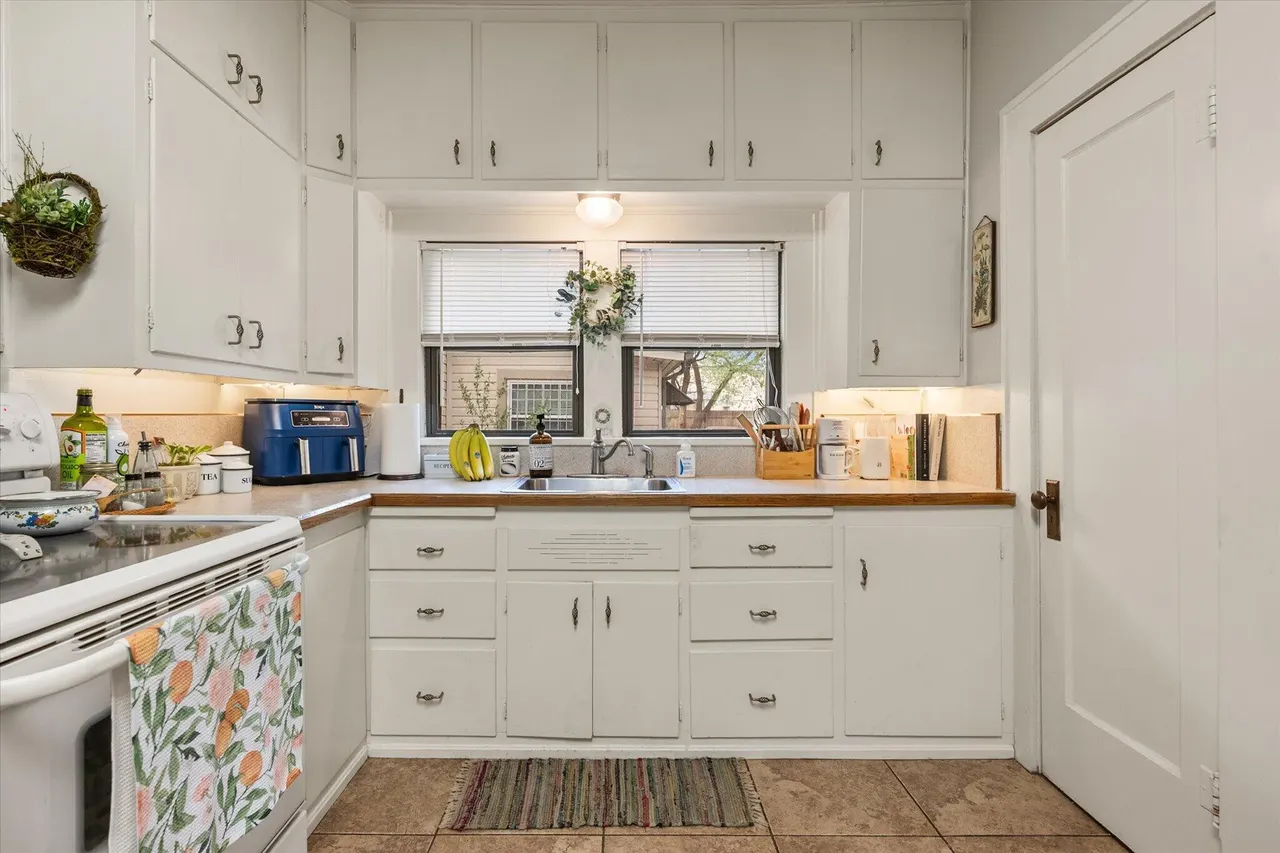 Photo 18 — 2420 25th Street, Lubbock, TX 79411