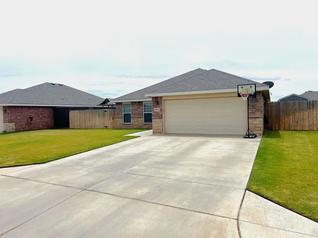 Photo 2 — 8803 10th Place, Lubbock, TX 79416