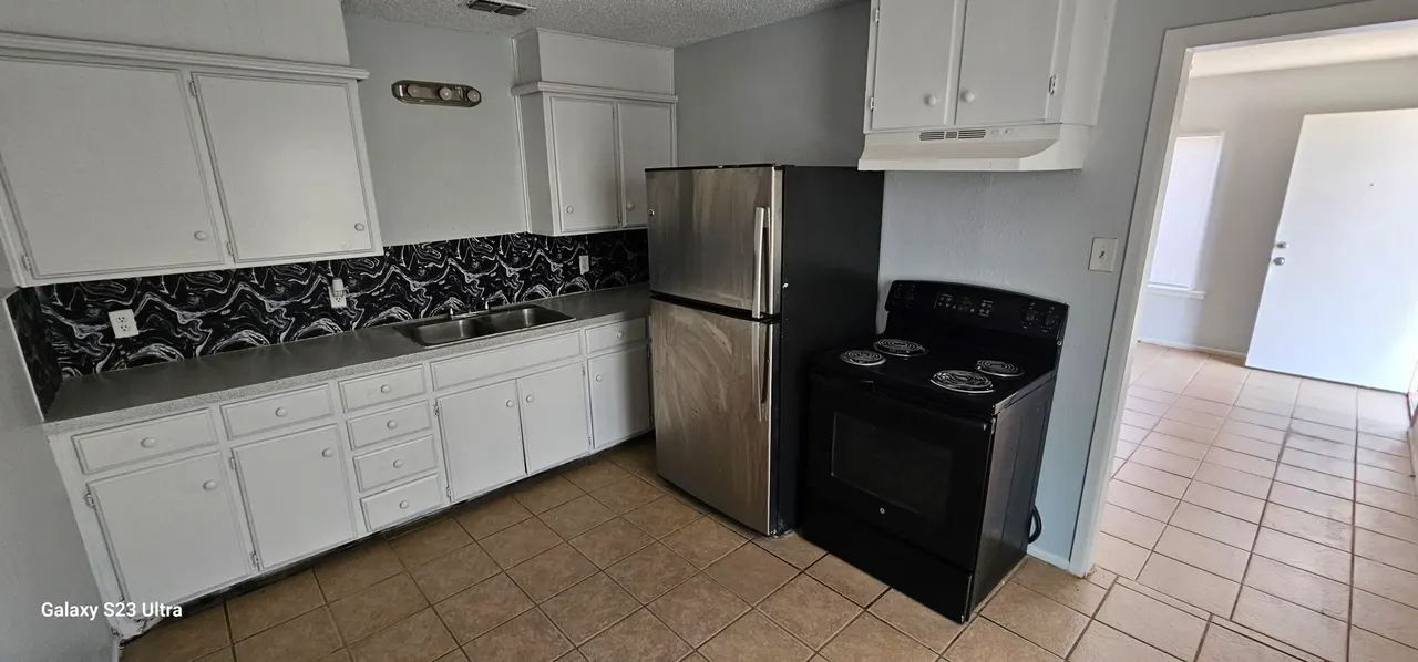 Photo 2 — 911 E 37th Street, Lubbock, TX 79404