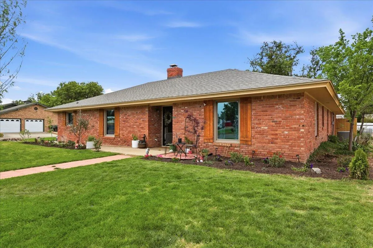 Photo 2 — 1401 Avenue N, Ralls, TX 79357