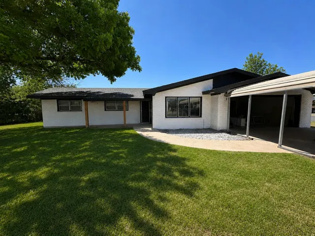 Front exterior — 1729 W Ave E, Muleshoe, TX 79347