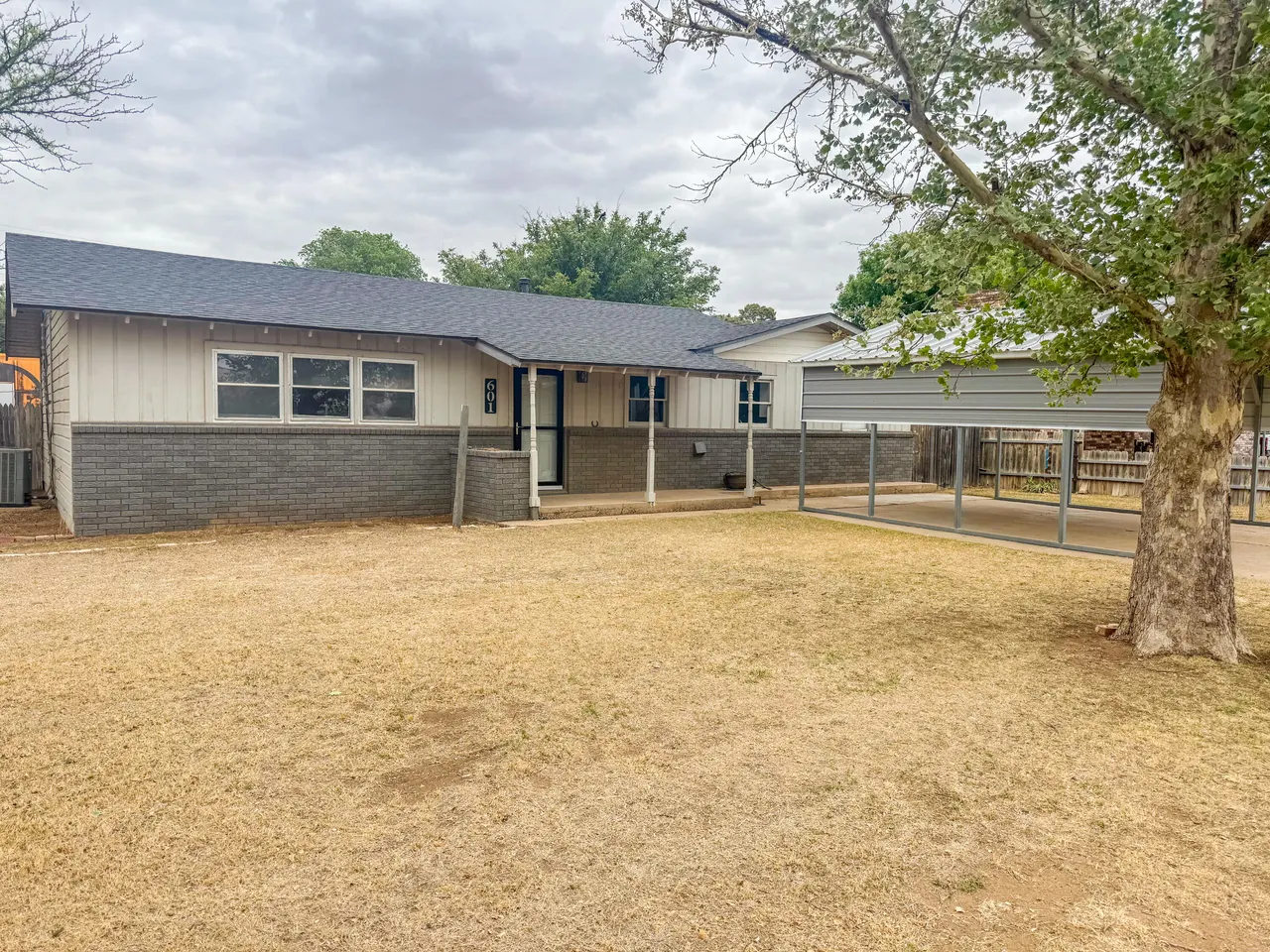 Front exterior — 601 NE 3rd Place, Earth, TX 79031