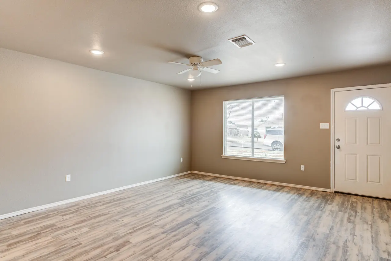 Photo 3 — 2832 E 7th Street, Lubbock, TX 79403