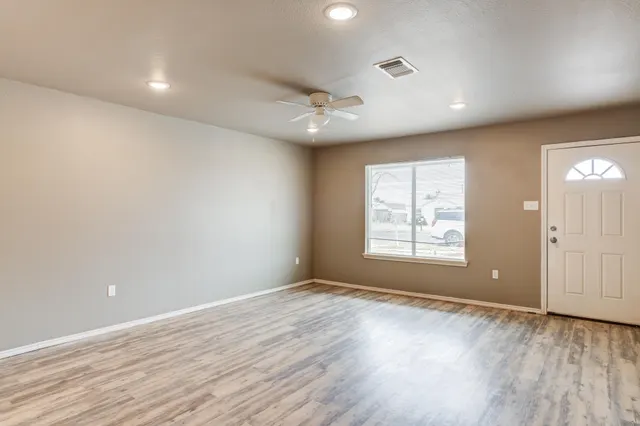 Photo 3 — 2832 E 7th Street, Lubbock, TX 79403