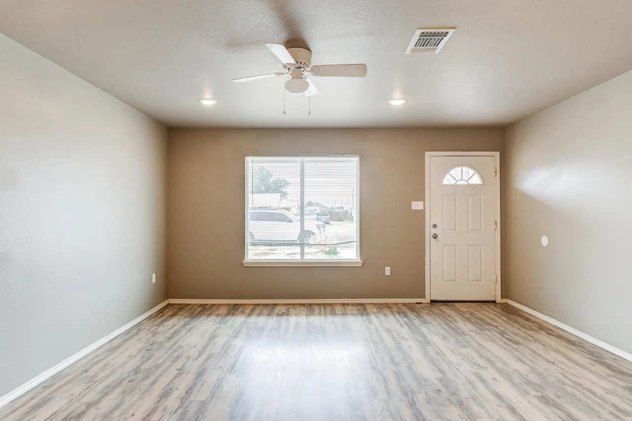 Photo 4 — 2832 E 7th Street, Lubbock, TX 79403