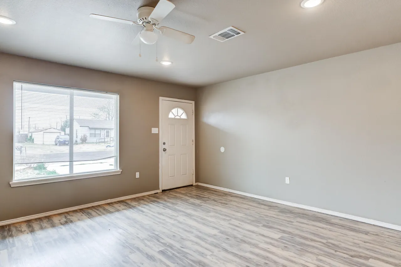 Photo 5 — 2832 E 7th Street, Lubbock, TX 79403