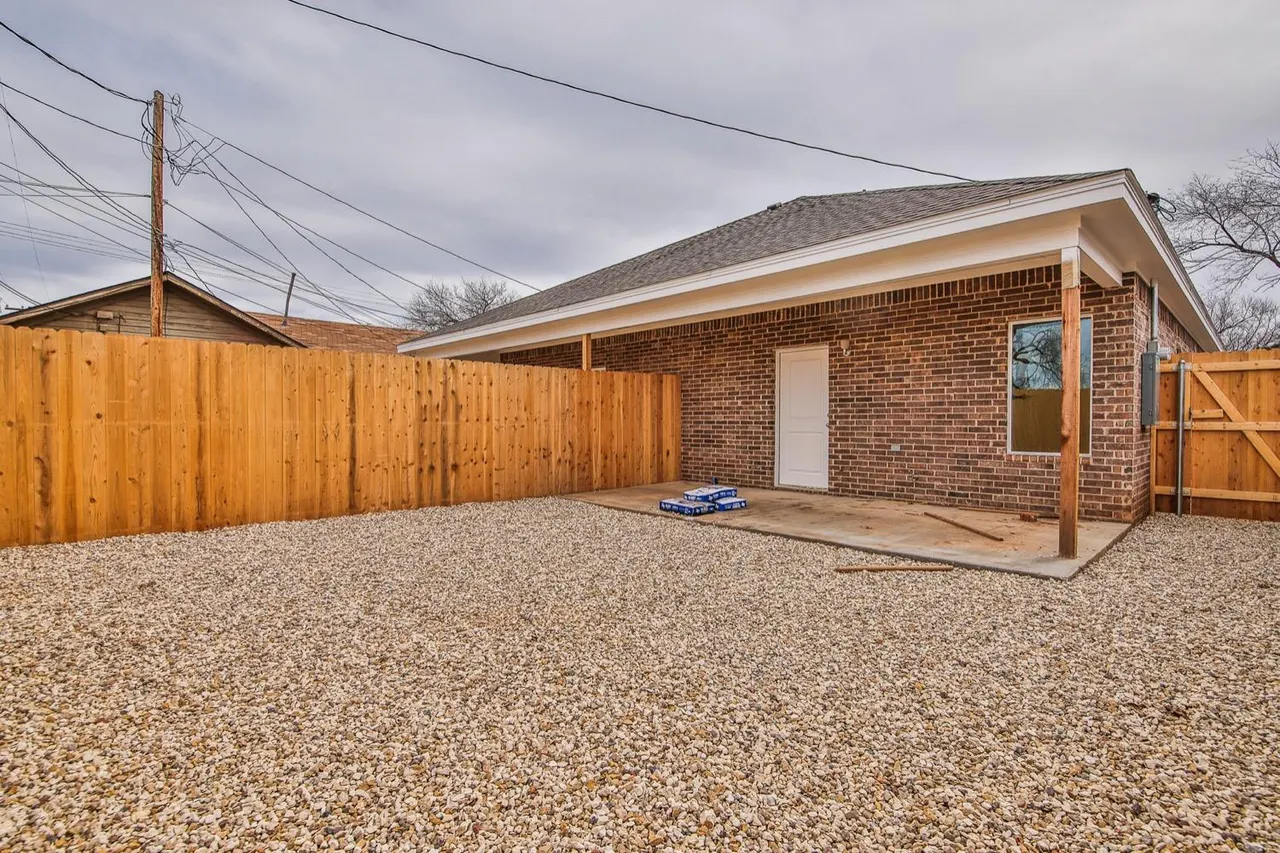 Photo 5 — 2004 23rd Street, Lubbock, TX 79411