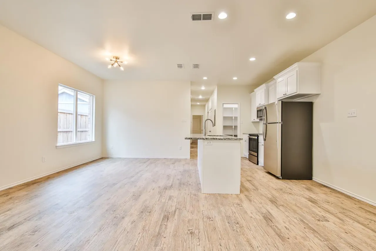 Photo 8 — 2004 23rd Street, Lubbock, TX 79411