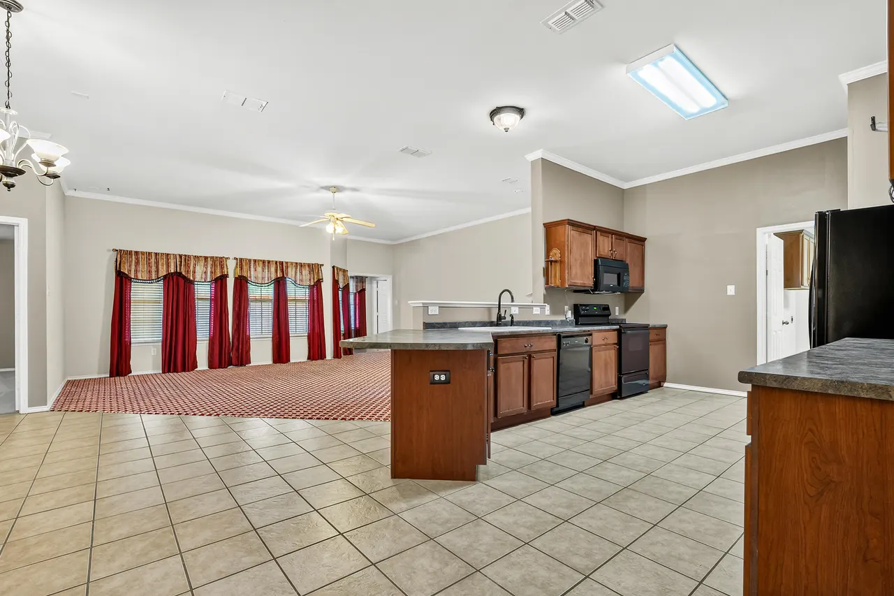 Photo 4 — 6703 90th Street, Lubbock, TX 79424