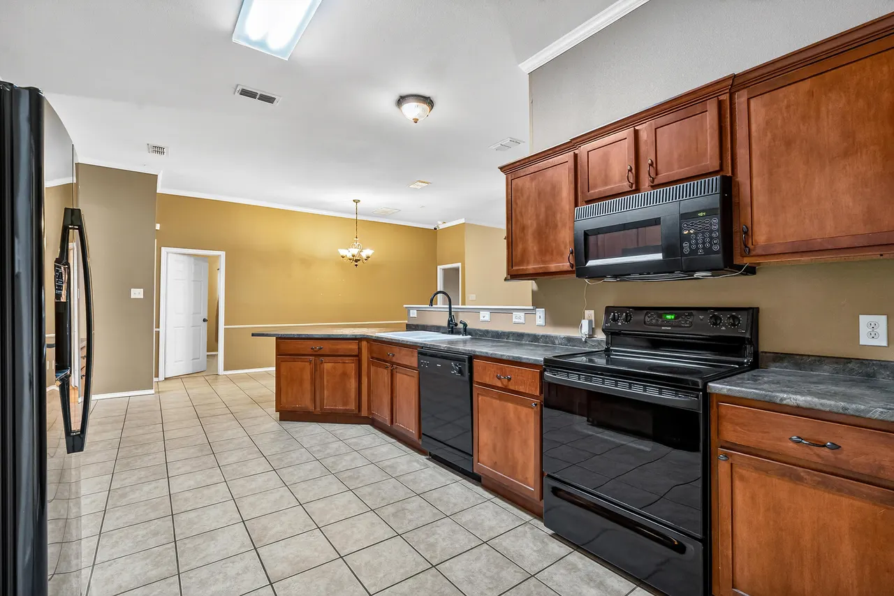 Photo 6 — 6703 90th Street, Lubbock, TX 79424