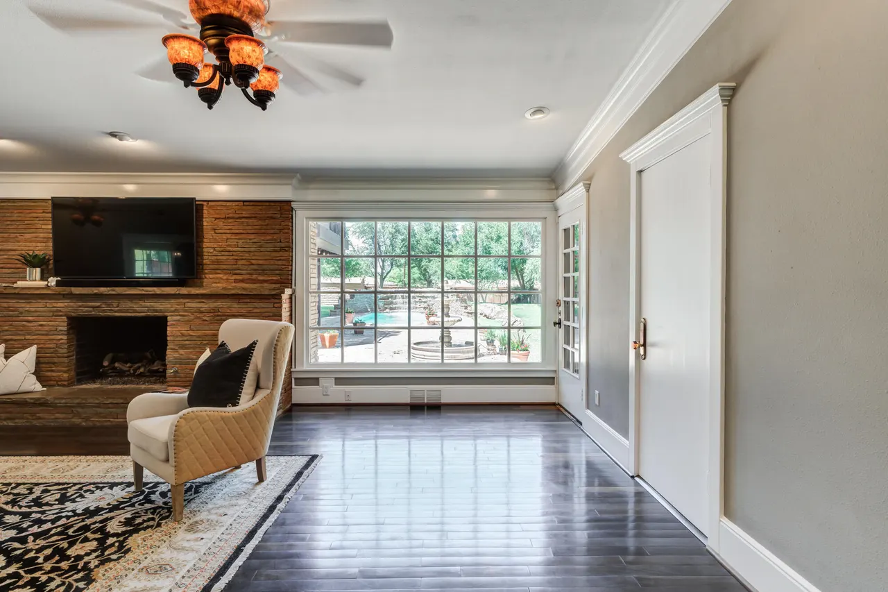 Photo 11 — 4902 19th Street, Lubbock, TX 79407