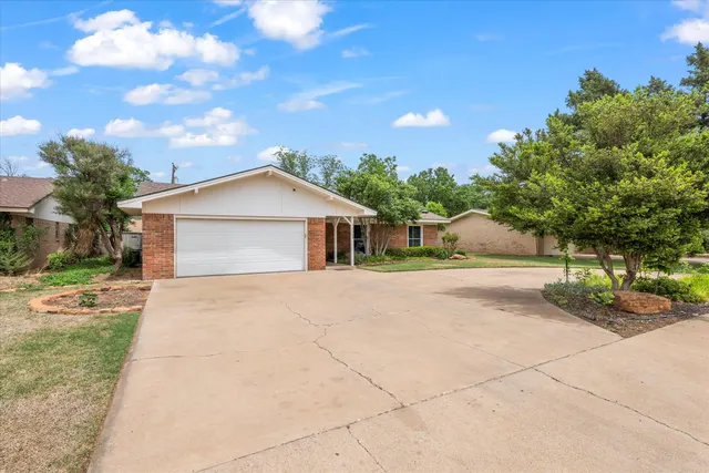 Photo 3 — 5230 17th Street, Lubbock, TX 79416