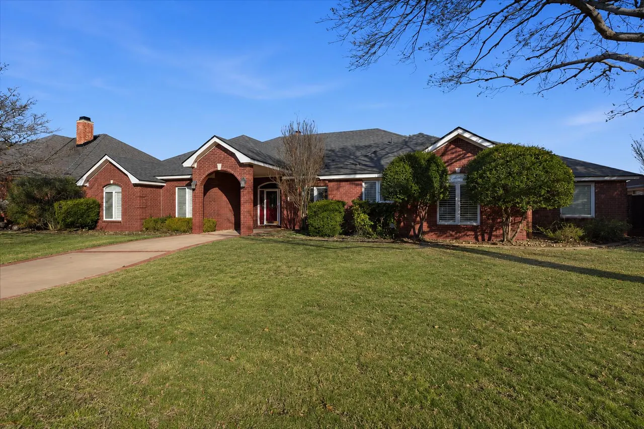 Photo 3 — 1703 E Casa Linda Lane, Brownfield, TX 79316