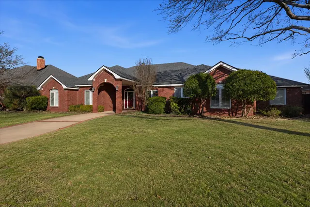 Photo 3 — 1703 E Casa Linda Lane, Brownfield, TX 79316