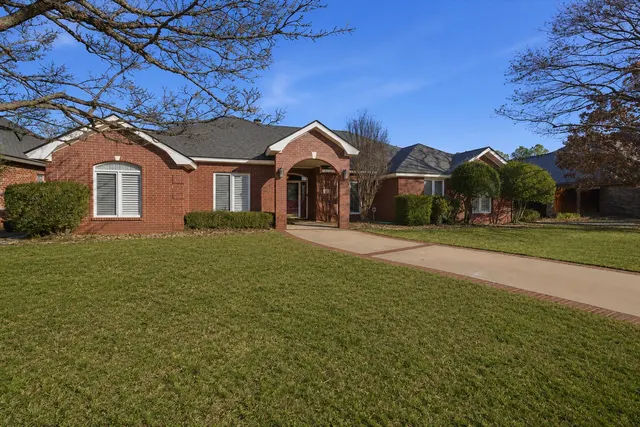 Photo 4 — 1703 E Casa Linda Lane, Brownfield, TX 79316
