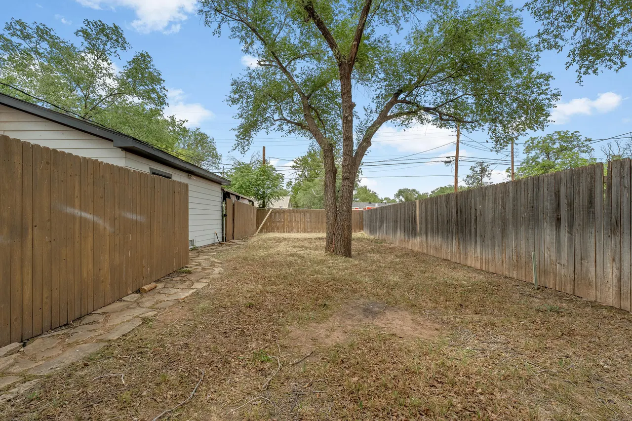 Photo 24 — 2112 27th Street, Lubbock, TX 79411