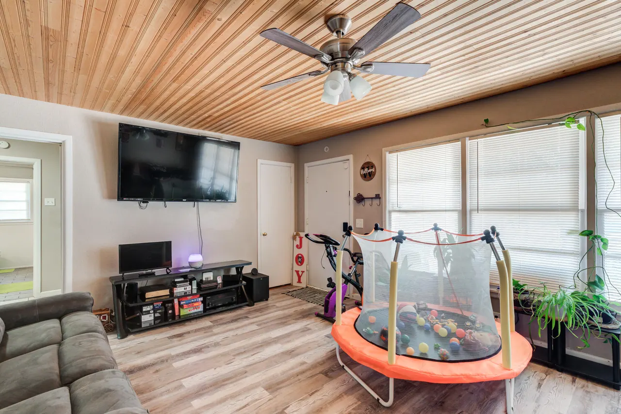 Photo 9 — 3102 39th Street, Lubbock, TX 79413