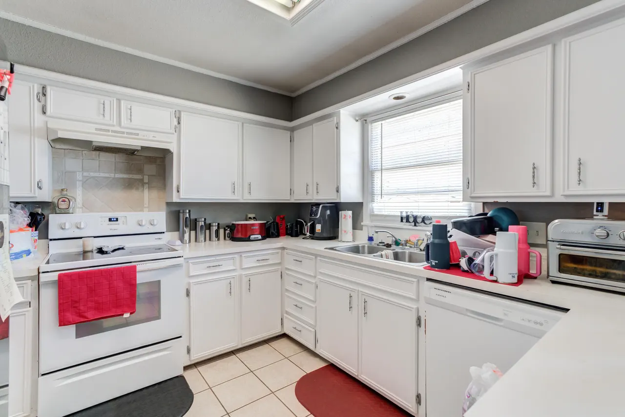 Photo 11 — 3102 39th Street, Lubbock, TX 79413