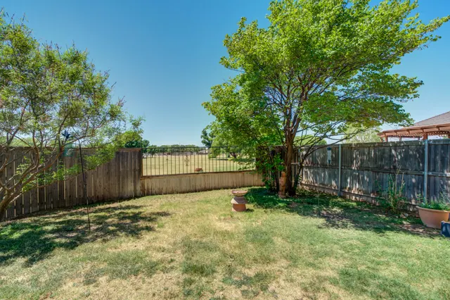 Photo 5 — 5902 Richmond Avenue, Lubbock, TX 79414