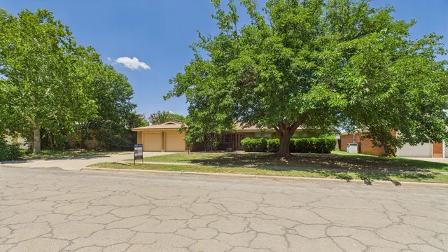Photo 2 — 3022 67th Street, Lubbock, TX 79413