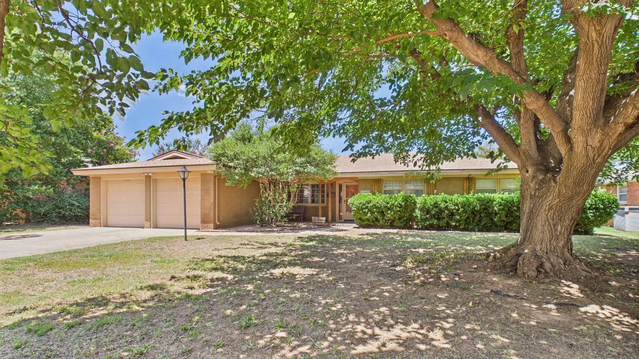 Photo 3 — 3022 67th Street, Lubbock, TX 79413